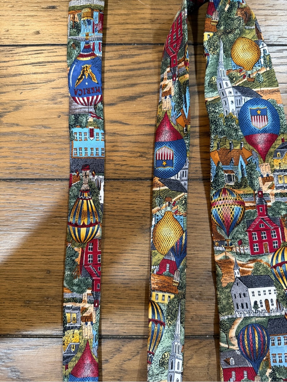 Van Heusen America Scenic Hot Air Balloon Silk Tie in Red, Blue, Yellow, Green - Picture 4 of 11